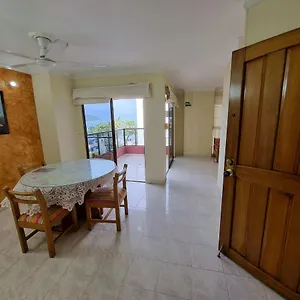En Santa Marta- Rodadero Con Escritorio Y Balcón , Santa Marta (Magdalena) Colombia